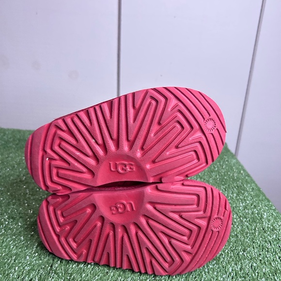 Size 9C- UGG x Sesame Street Elmo Neumel II boots toddler - Picture 5 of 6